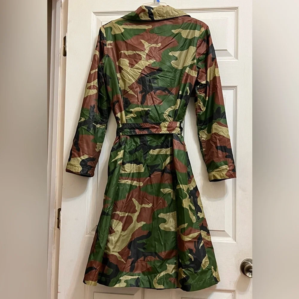 Vintage Betsey Johnson trench coat faux fur lined camo raincoat M runs small - Picture 5 of 5